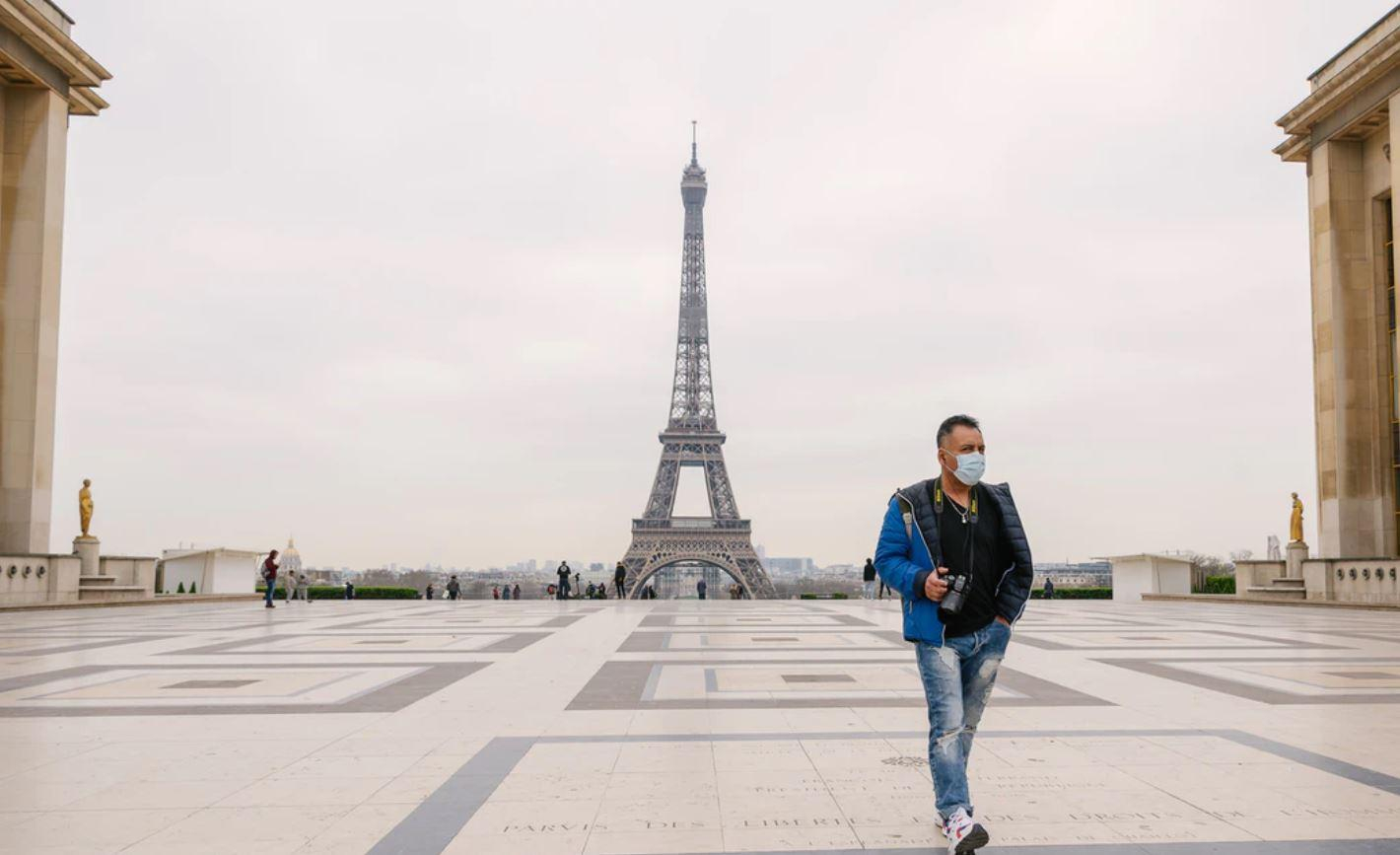 Во Франции планируют распространить действие комендантского часа Во Франции планируют распространить действие комендантского часа