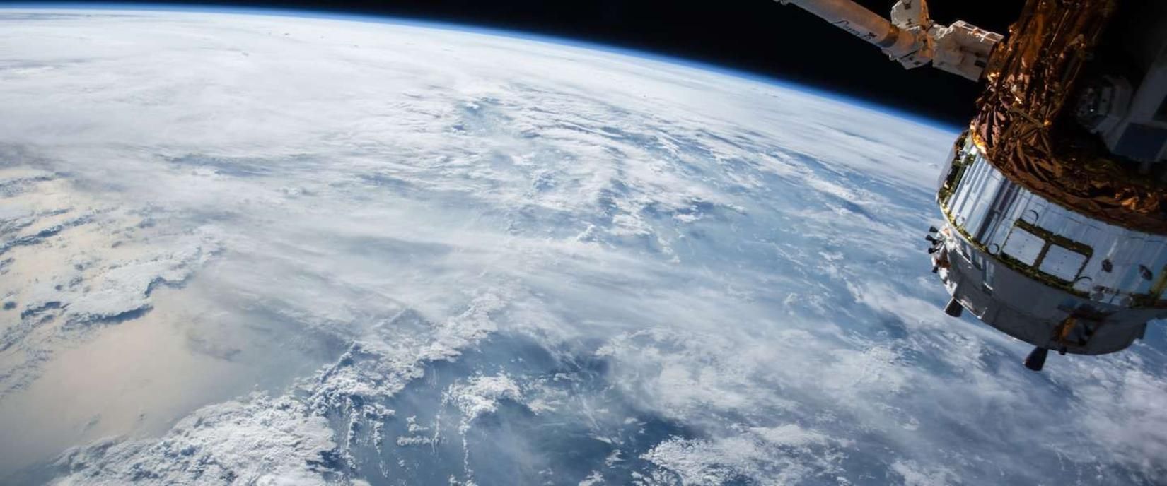 Над Антарктикой закрылась озоновая дыра рекордных размеров Над Антарктикой закрылась озоновая дыра рекордных размеров