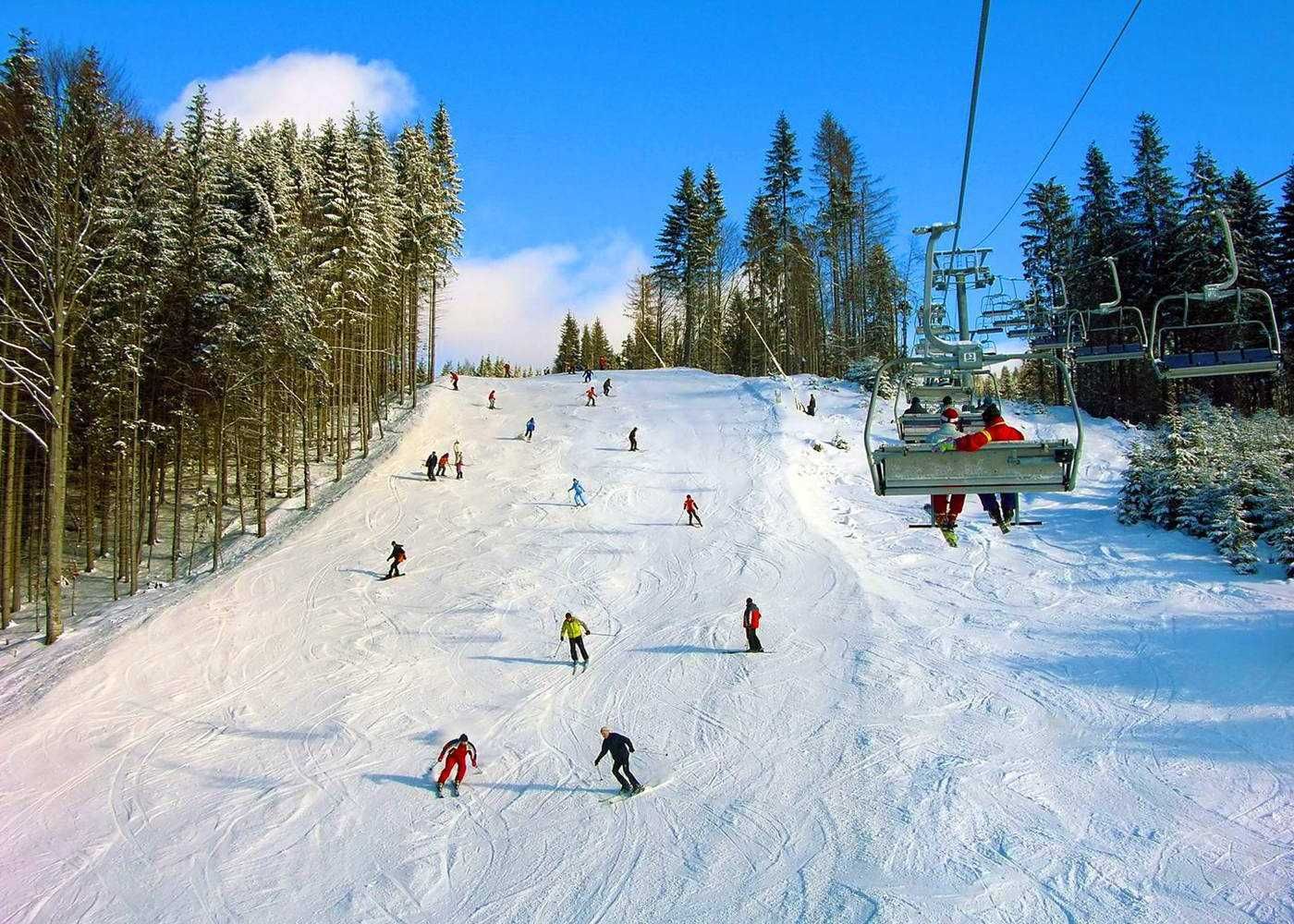 На гірськолижному курорті Красія група чоловік напала на відвідувачів На гірськолижному курорті Красія група чоловік напала на відвідувачів