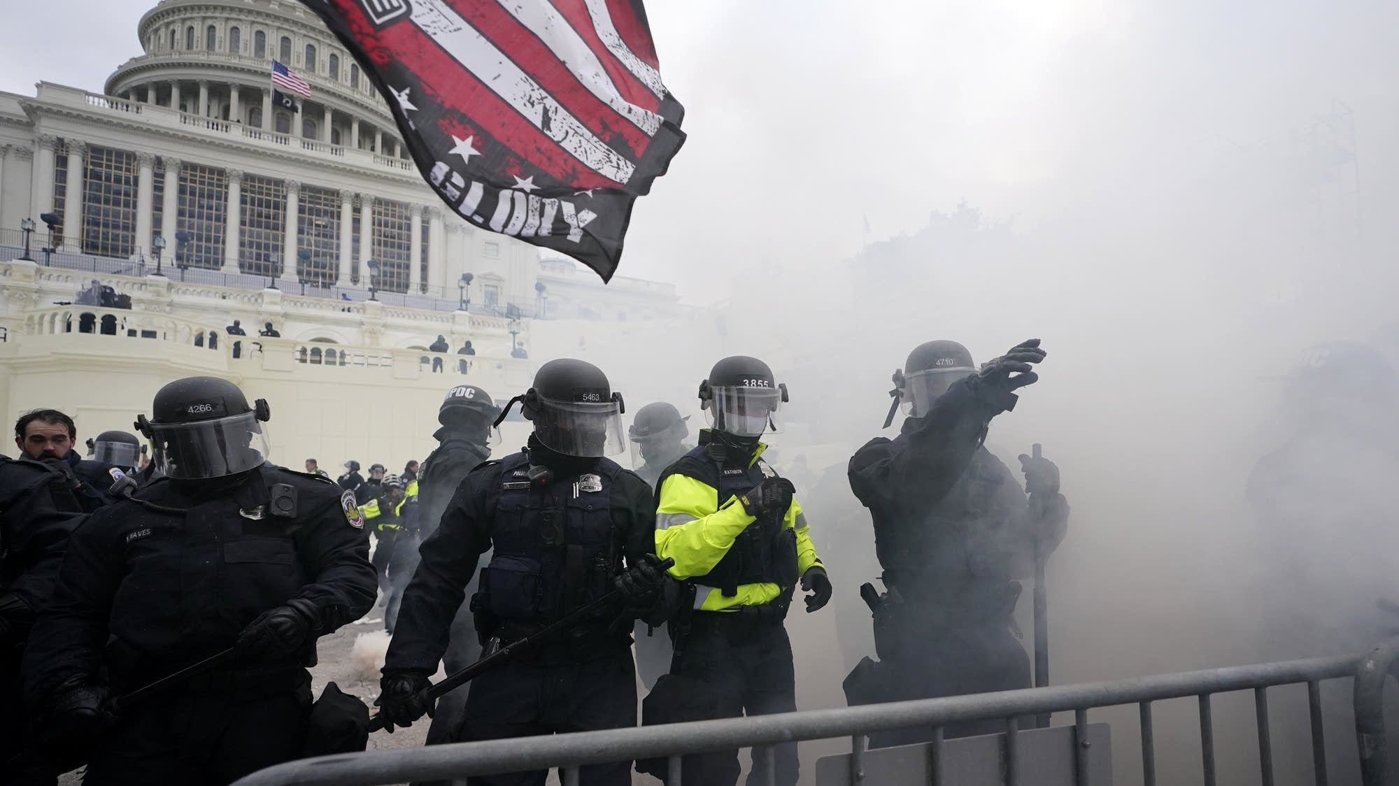 Заворушення у Вашингтоні: біля Конгресу виявили автомобіль із бомбами та зброєю Заворушення у Вашингтоні: біля Конгресу виявили автомобіль із бомбами та зброєю