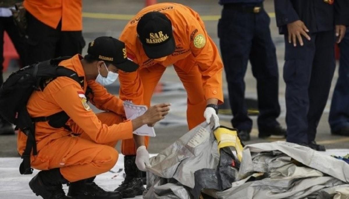 Авіакатастрофа в Індонезії: чорні скриньки Boeing знайшли