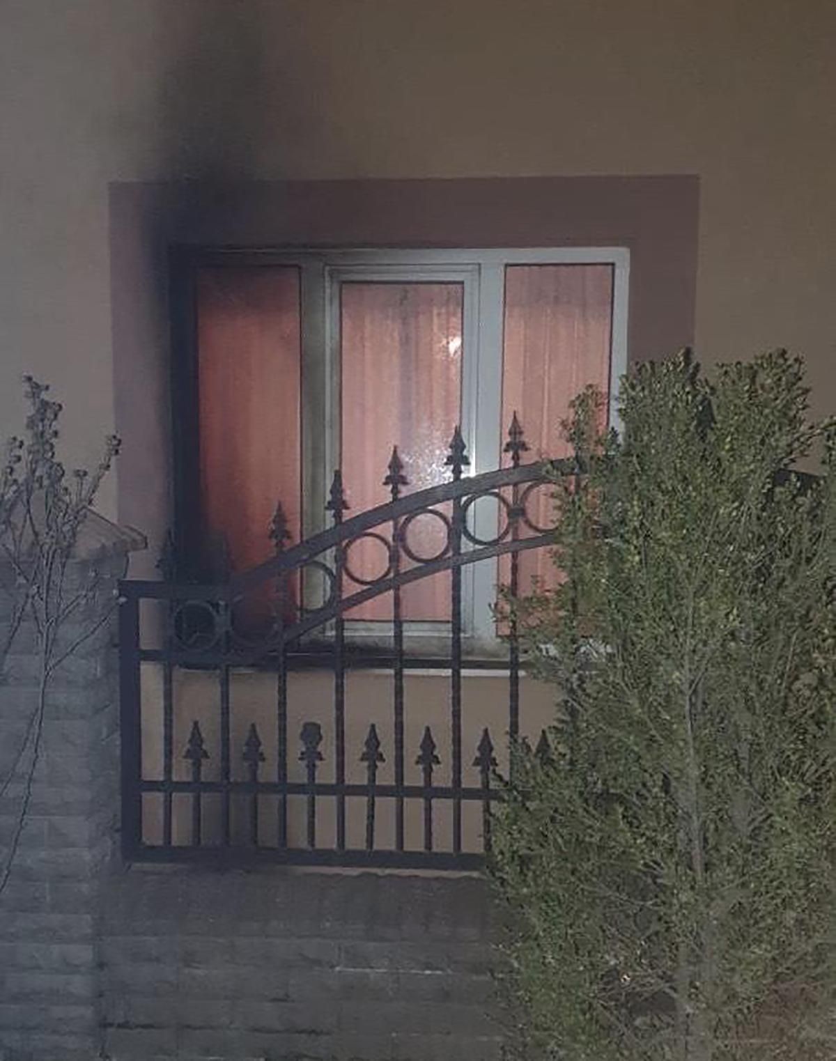 На Закарпатті у вікно церковного касира кинули коктейль Молотова На Закарпатті у вікно церковного касира кинули коктейль Молотова