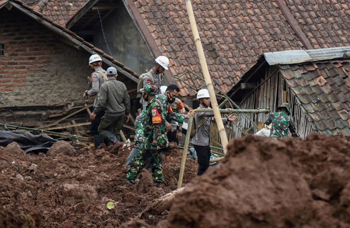 Зсув ґрунту на острові Ява: скільки людей загинуло Зсув ґрунту на острові Ява: скільки людей загинуло