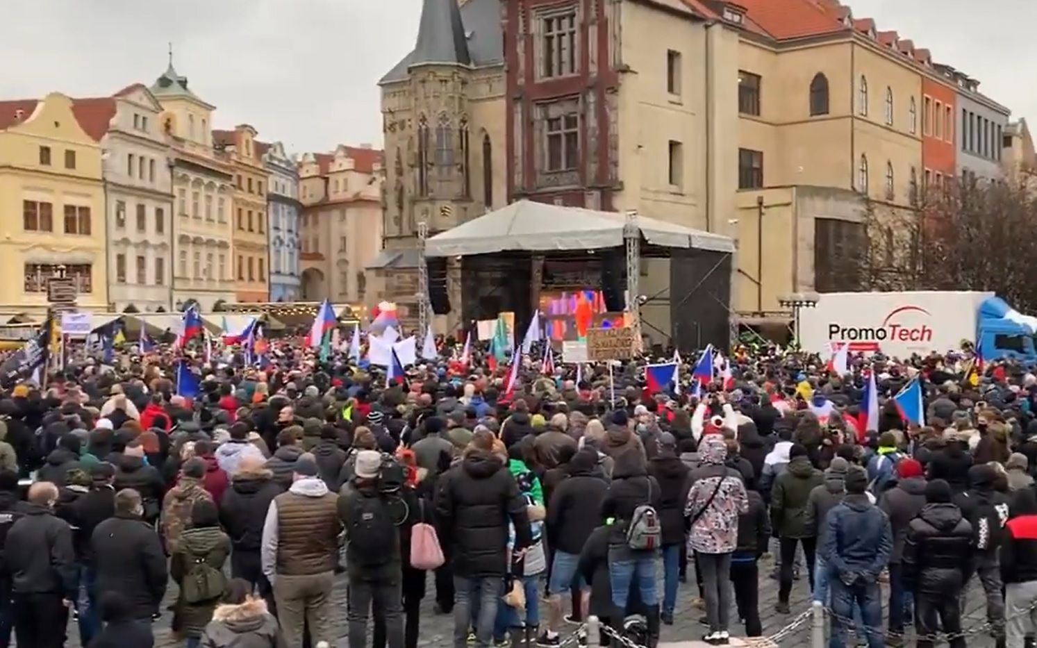Протесты против локлауну в Праге 10.01.2021 фото, видео