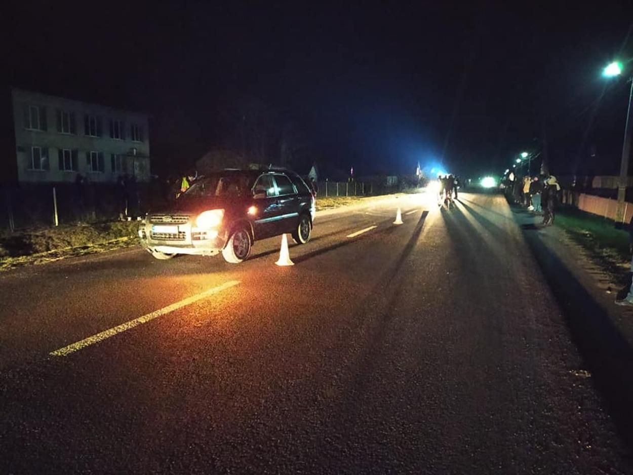 На Львівщині автівка на смерть збила 22-річного хлопця: фото На Львівщині автівка на смерть збила 22-річного хлопця: фото
