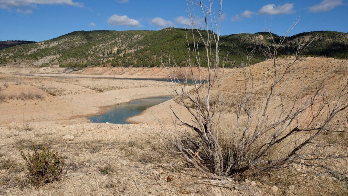 Попри снігопади, водосховища у Ялті продовжують міліти