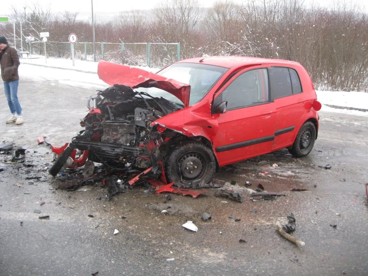 У Золочеві Renault та Hyundai зіткнулись лоб у лоб: автівки розтрощило вщент – фото
