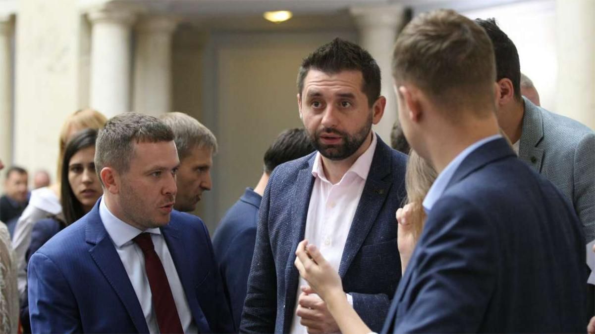 В Слуге народа заявили, что готовят план антикризисных мер из-за протестов по повышению тарифов В Слуге народа заявили, что готовят план антикризисных мер из-за протестов по повышению тарифов