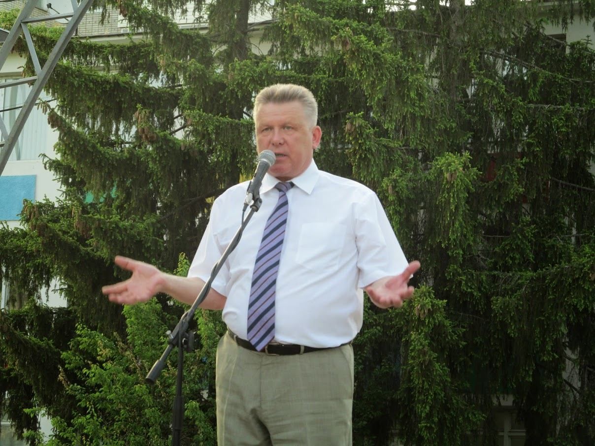 Мэр Шостки зарегистрировался в TikTok: чиновницы тоже должны создать аккаунты по его поручению Мэр Шостки зарегистрировался в TikTok: чиновницы тоже должны создать аккаунты по его поручению