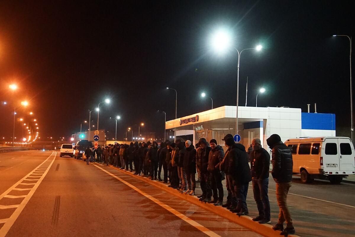 Крымских татар не пропустили на заседание суда в Ростов-на-Дону Крымских татар не пропустили на заседание суда в Ростов-на-Дону