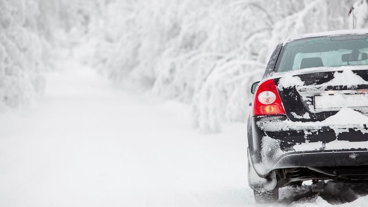 Водіїв попередили про сніг на дорогах та туман: у яких регіонах