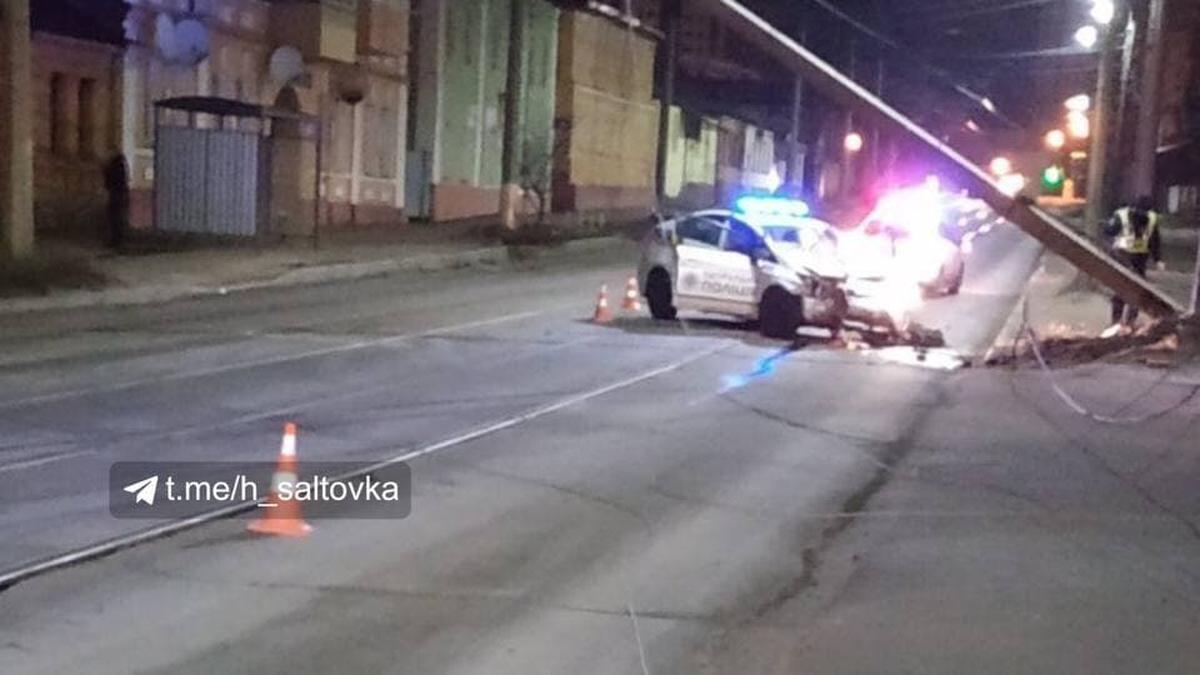 У Харкові патрульній розбив службове авто та зніс стовп