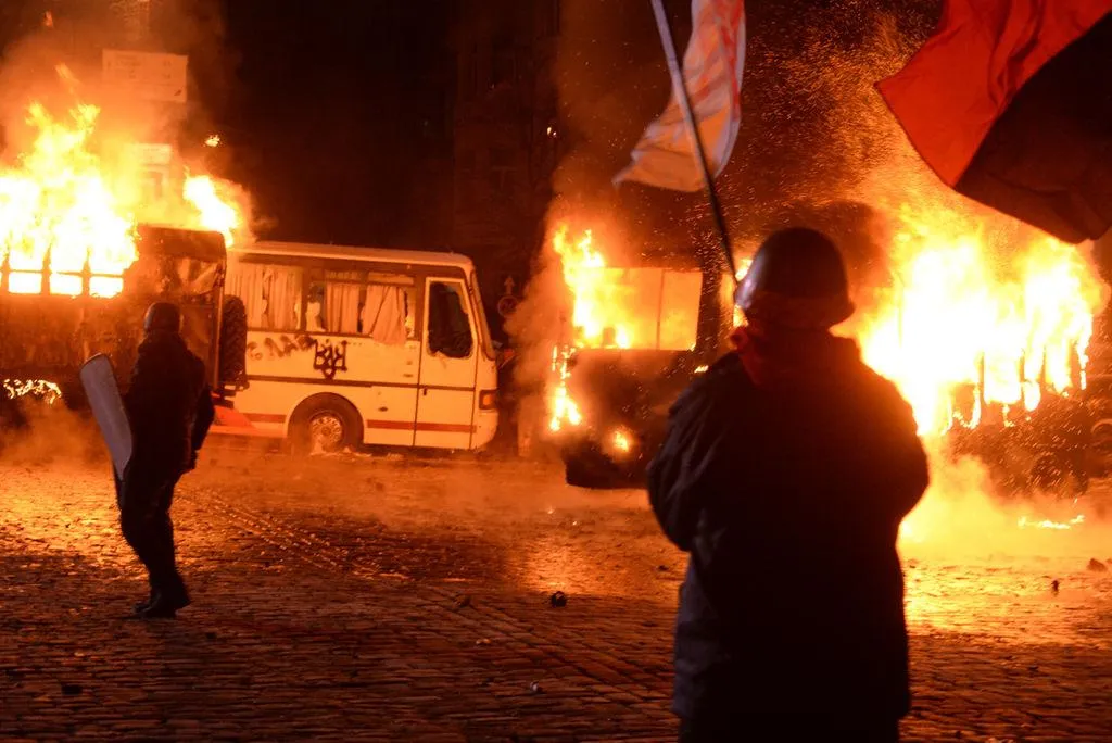 Зіткнення на Грушевського 19 січня 2014 року фото Майдан історія