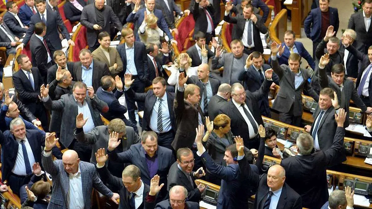 закони 16 січня диктатура голосування депутати Верховна Рада фото