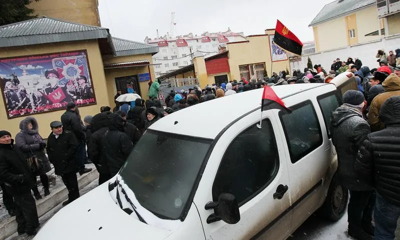 блокування військової частини у Львові Майдан 2014 рік фото