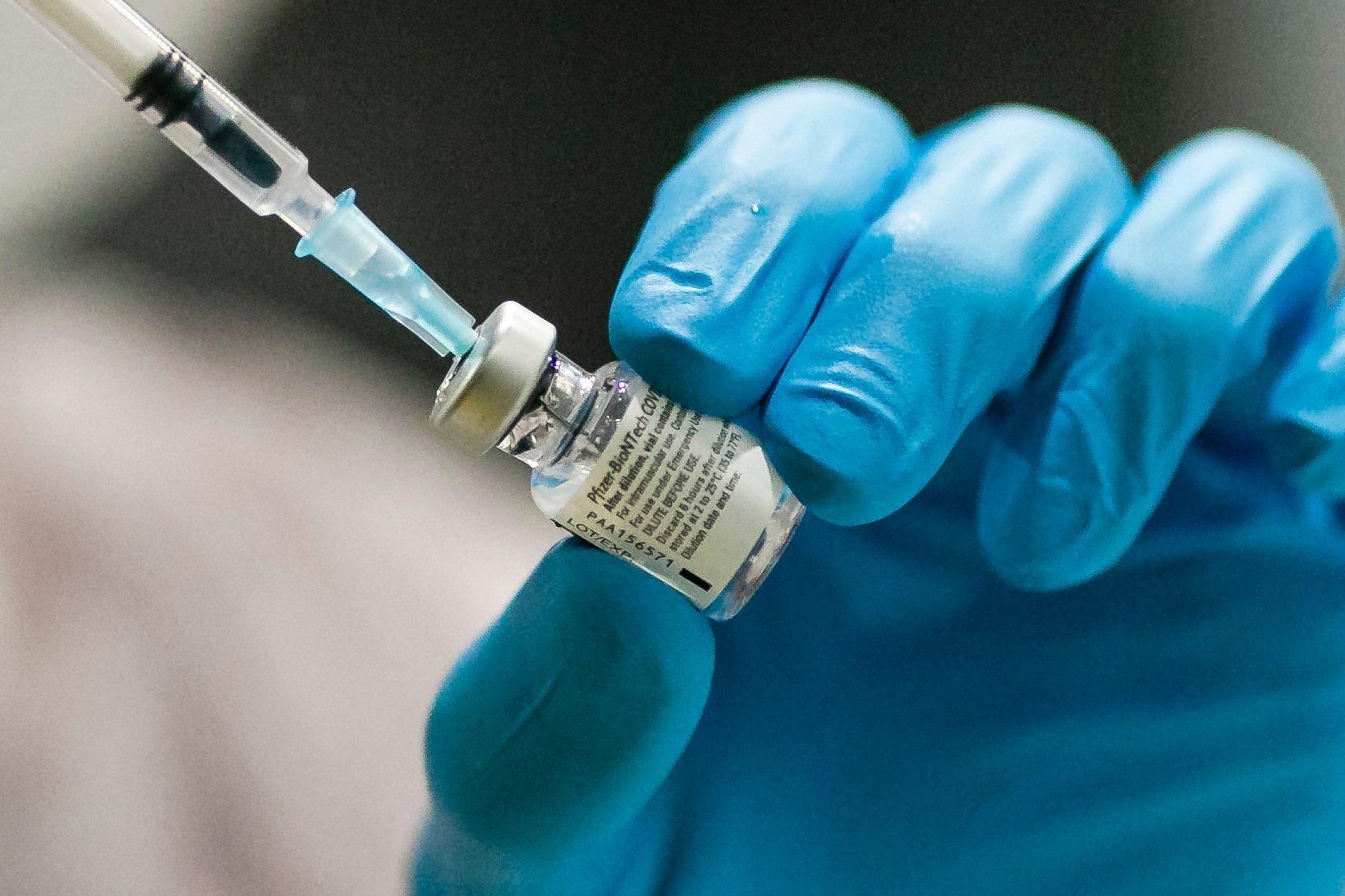 Вакцинація - як у світі проходить вакцинація та як справи в України