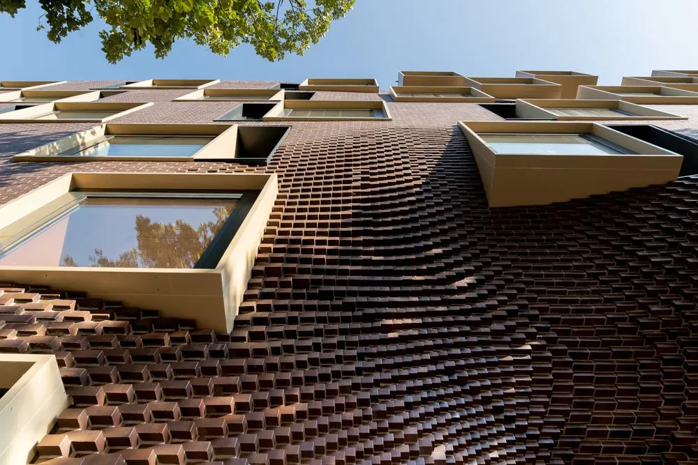 Цегляний фасад будівлі  / Фото Archdaily Цегляний фасад будівлі  / Фото Archdaily