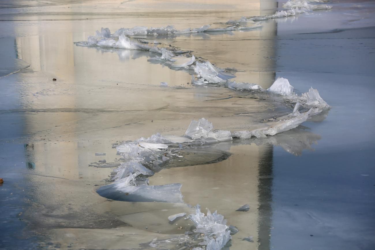 Лід та заметілі: рятувальники попередили українців про небезпеку Лід та заметілі: рятувальники попередили українців про небезпеку