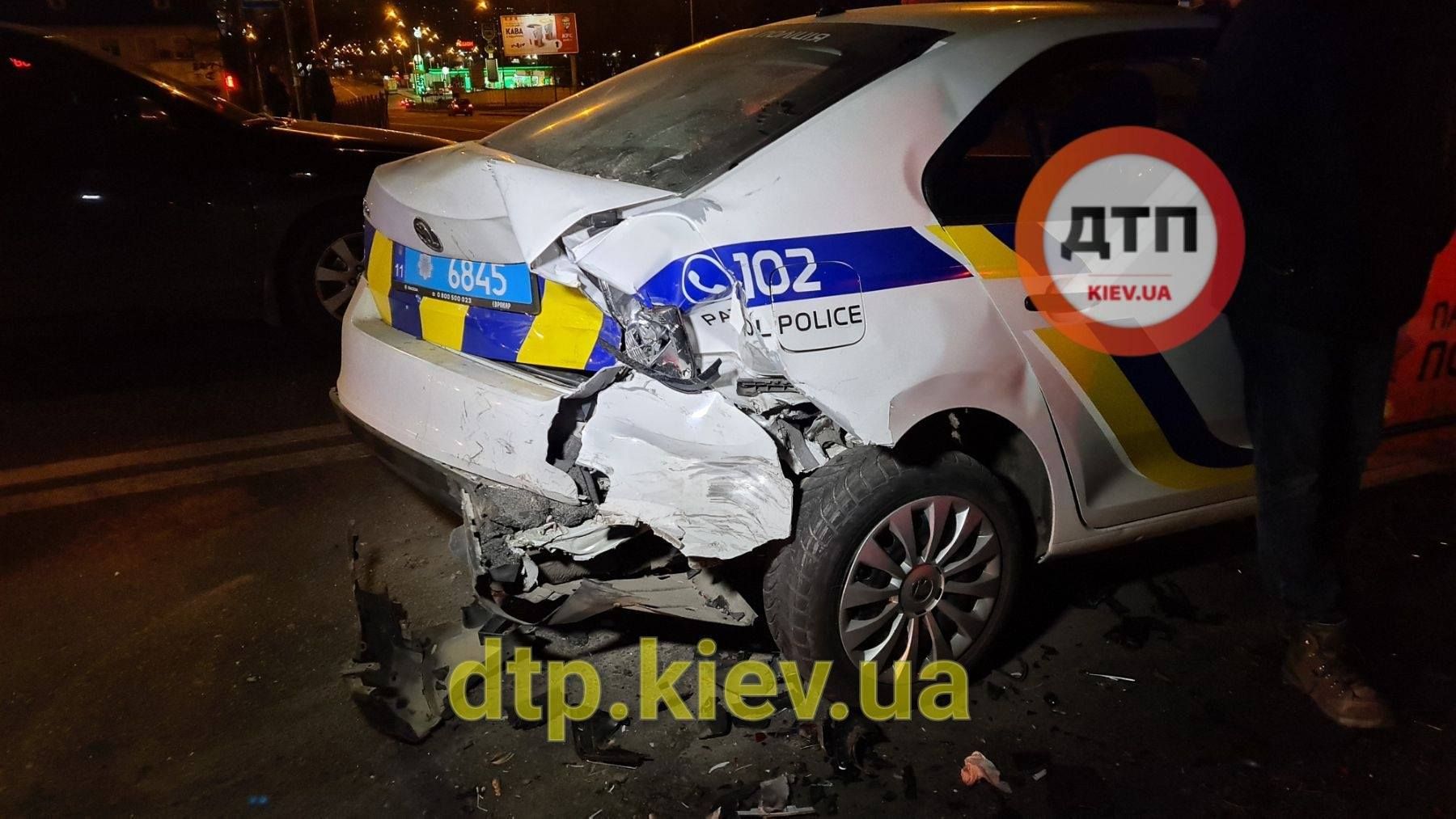 ДТП с участием полиции в Киеве на Харьковском шоссе: фото, видео