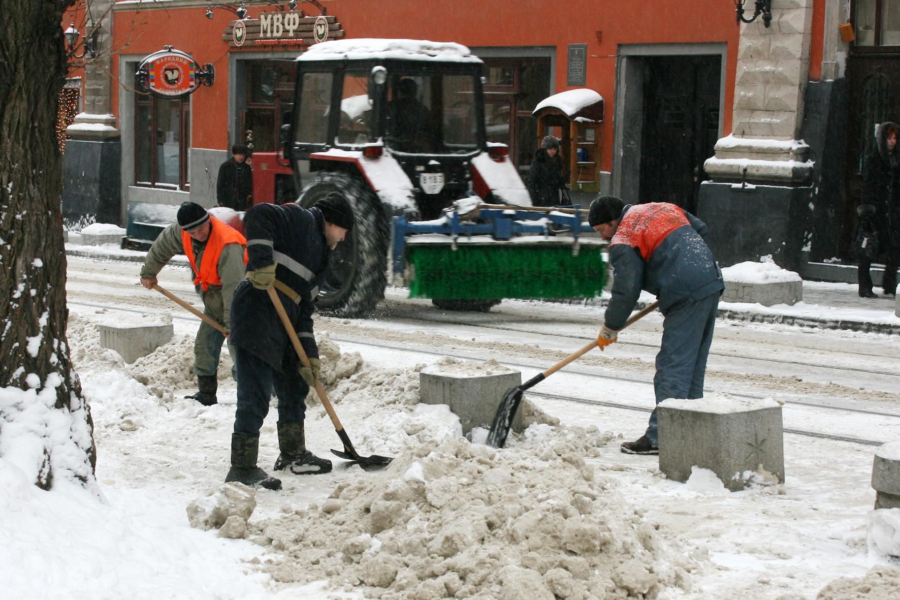 В Україні намело снігу 13 січня 2021: яка ситуація на дорогах