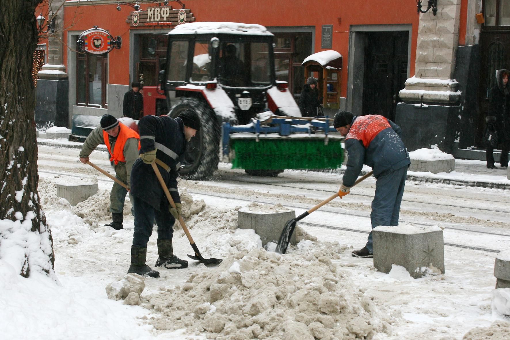 В Украине намело снега 13 января 2021: какова ситуация на дорогах