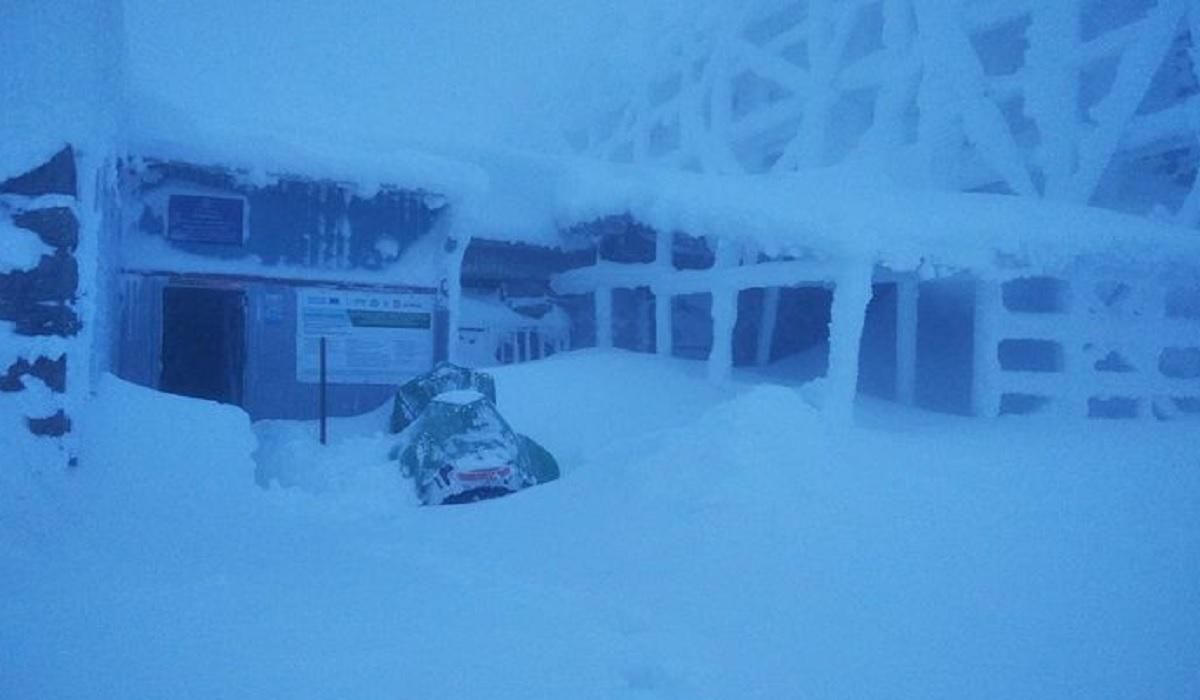 На Поп Иван мороз, снег и угроза схода лавин: фото На Поп Иван мороз, снег и угроза схода лавин: фото
