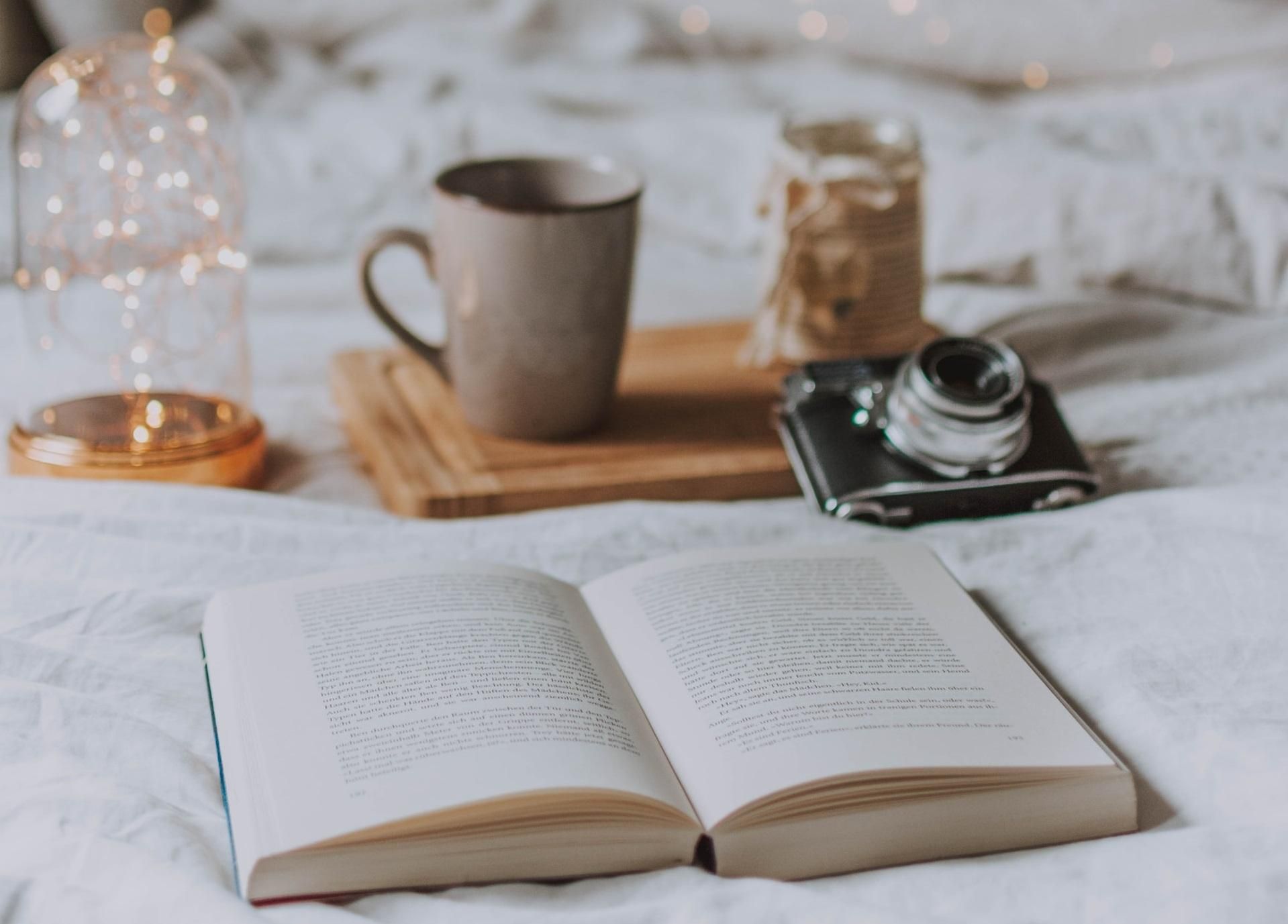 5 книжкових новинок, які неабияк розважать вас взимку