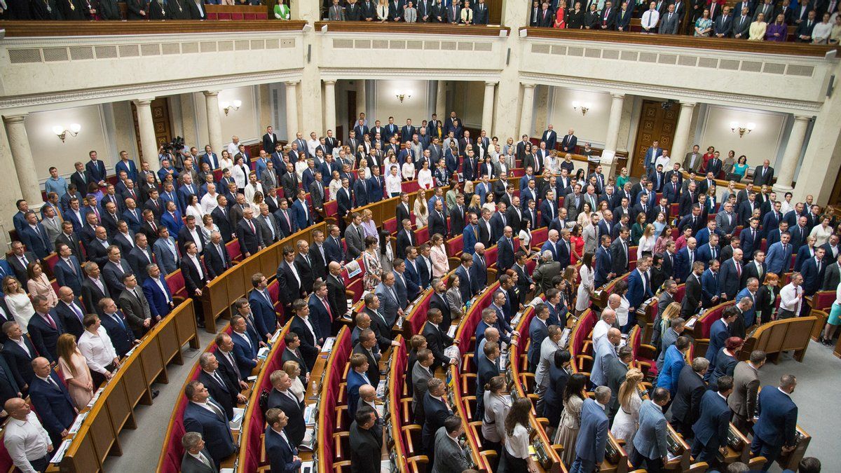 Комітет Ради рекомендує скоротити кількість нардепів до 300 Комітет Ради рекомендує скоротити кількість нардепів до 300