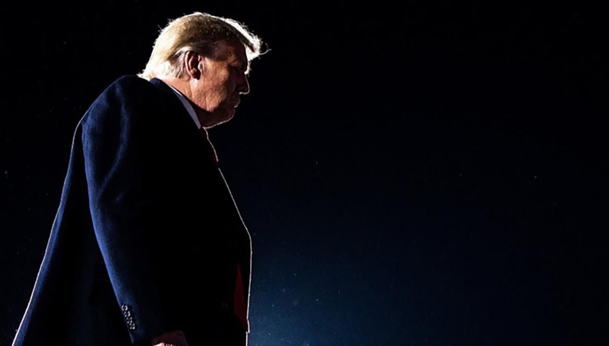 Разъяренный Трамп изолировался после объявления 2 импичмента Разъяренный Трамп изолировался после объявления 2 импичмента