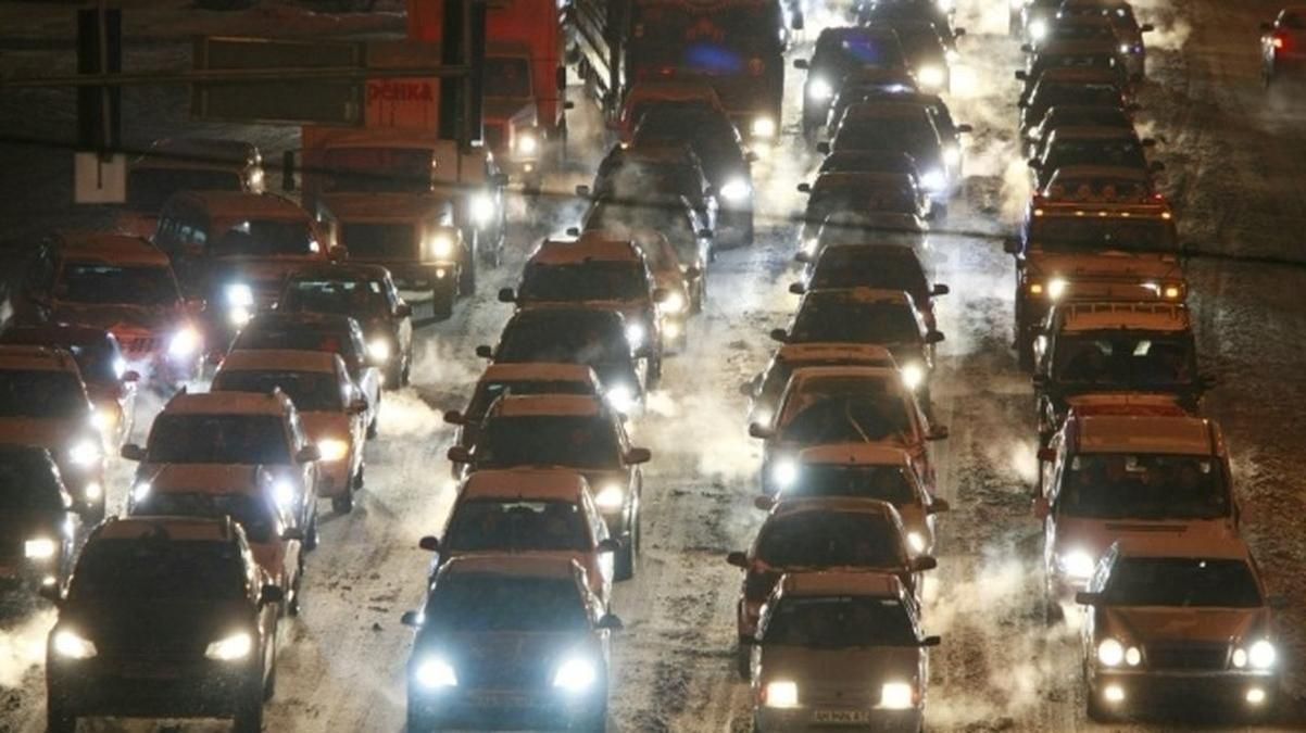 Через снігопад Київ скували серйозні затори
