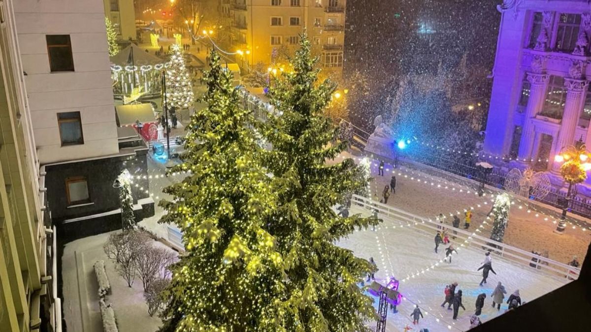 Наконец зима: Зеленский опубликовал заснеженное фото с Банковой Наконец зима: Зеленский опубликовал заснеженное фото с Банковой