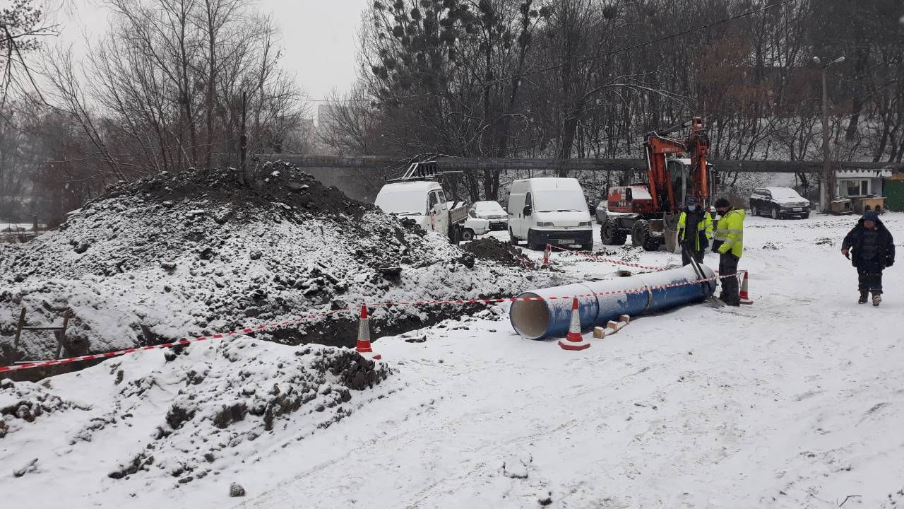 В Киеве экскаватор строительной компании повредил газопровод