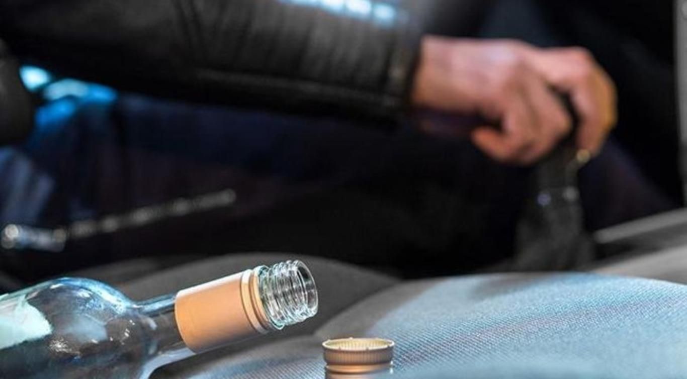 У Львові дуже п'яний водій без прав розтрощив 3 автівки: фото У Львові дуже п'яний водій без прав розтрощив 3 автівки: фото