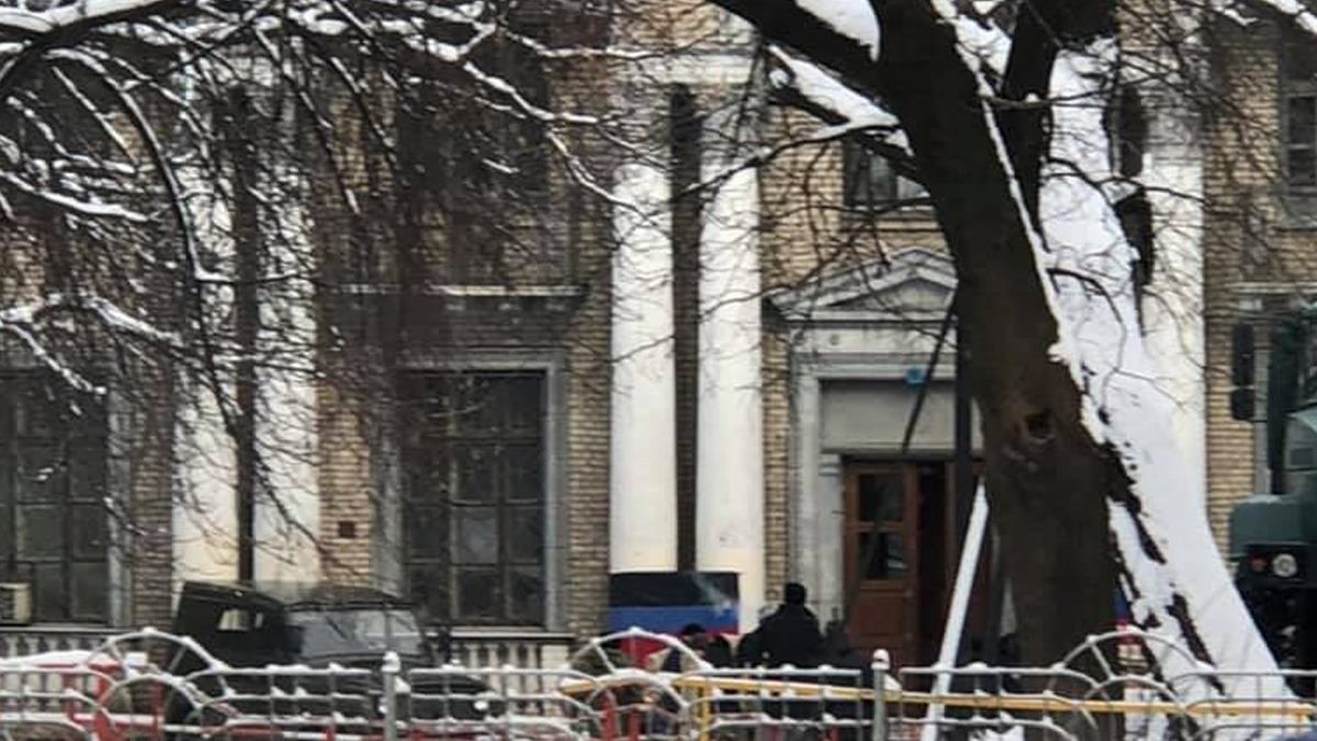 У Києві знімають кіно про війну: перехожих налякали ворожі прапори У Києві знімають кіно про війну: перехожих налякали ворожі прапори