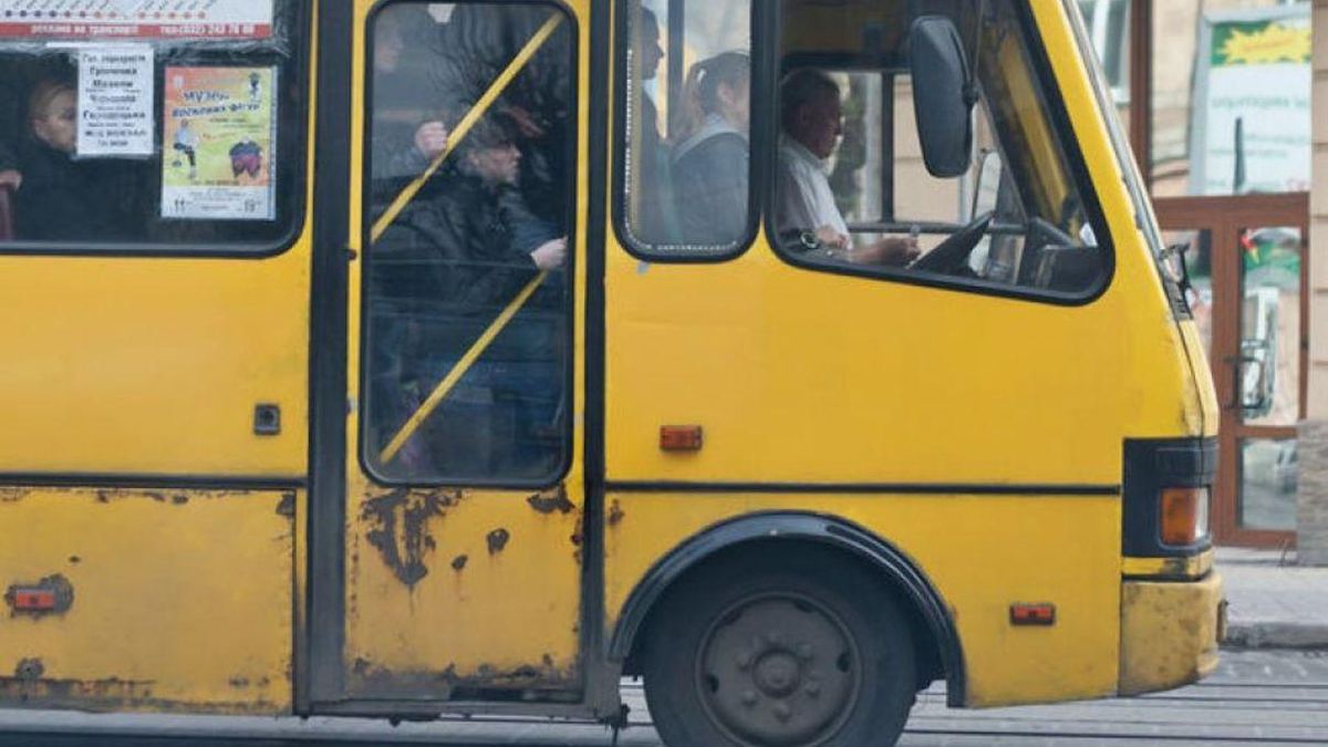 Зарегистрировали законопроект о запрете использования старых маршруток Зарегистрировали законопроект о запрете использования старых маршруток