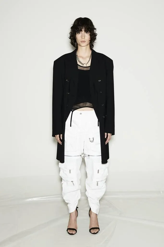 Акцент на плечах – тренд весни 2021 Акцент на плечах – тренд весни 2021