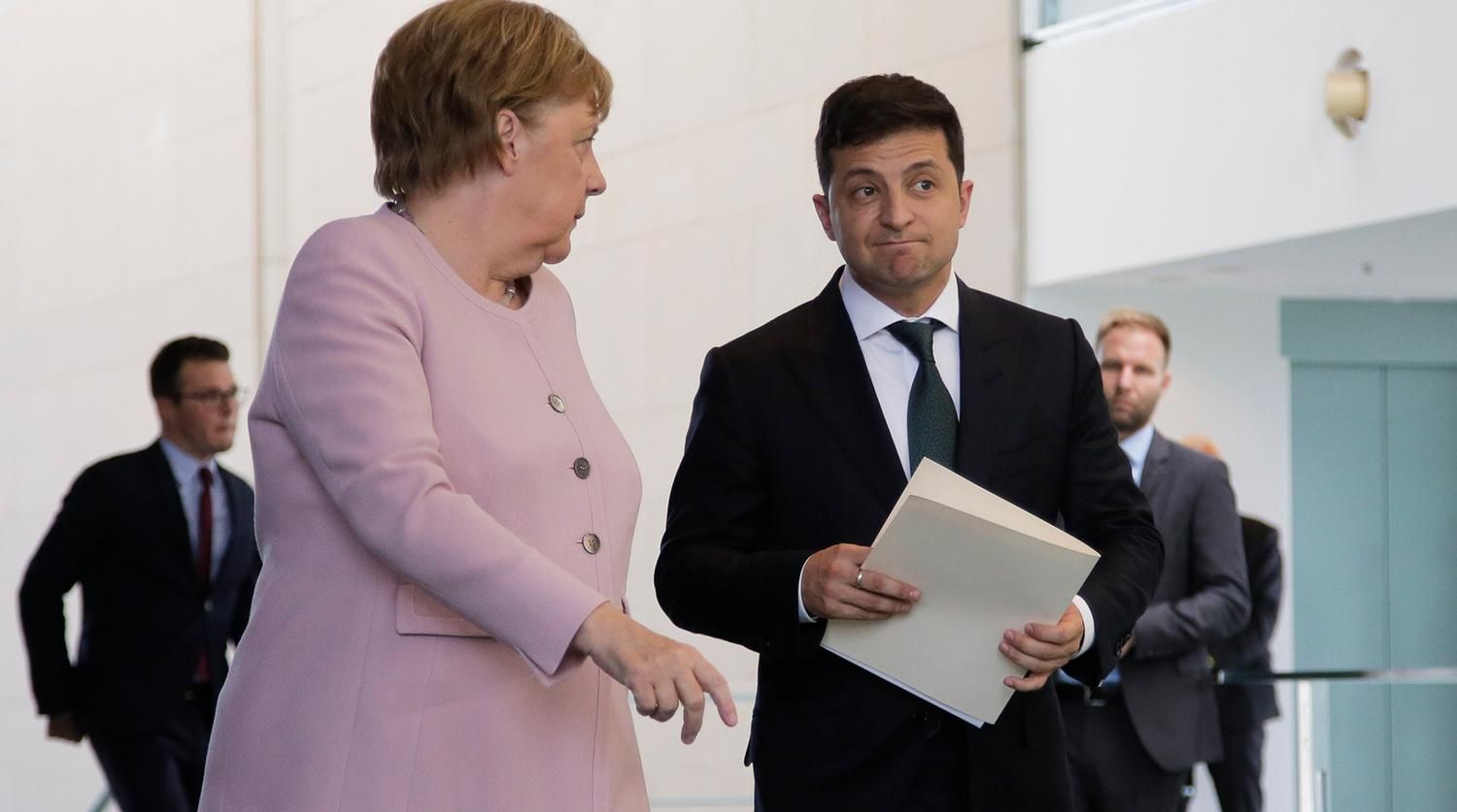Зеленский провел телефонный разговор с Меркель: о чем поговорили