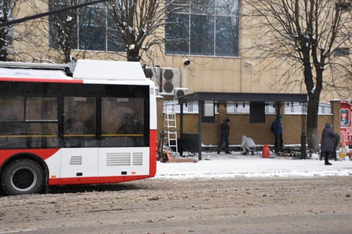 В Луцке обустраивают умные остановки для транспорта: фото