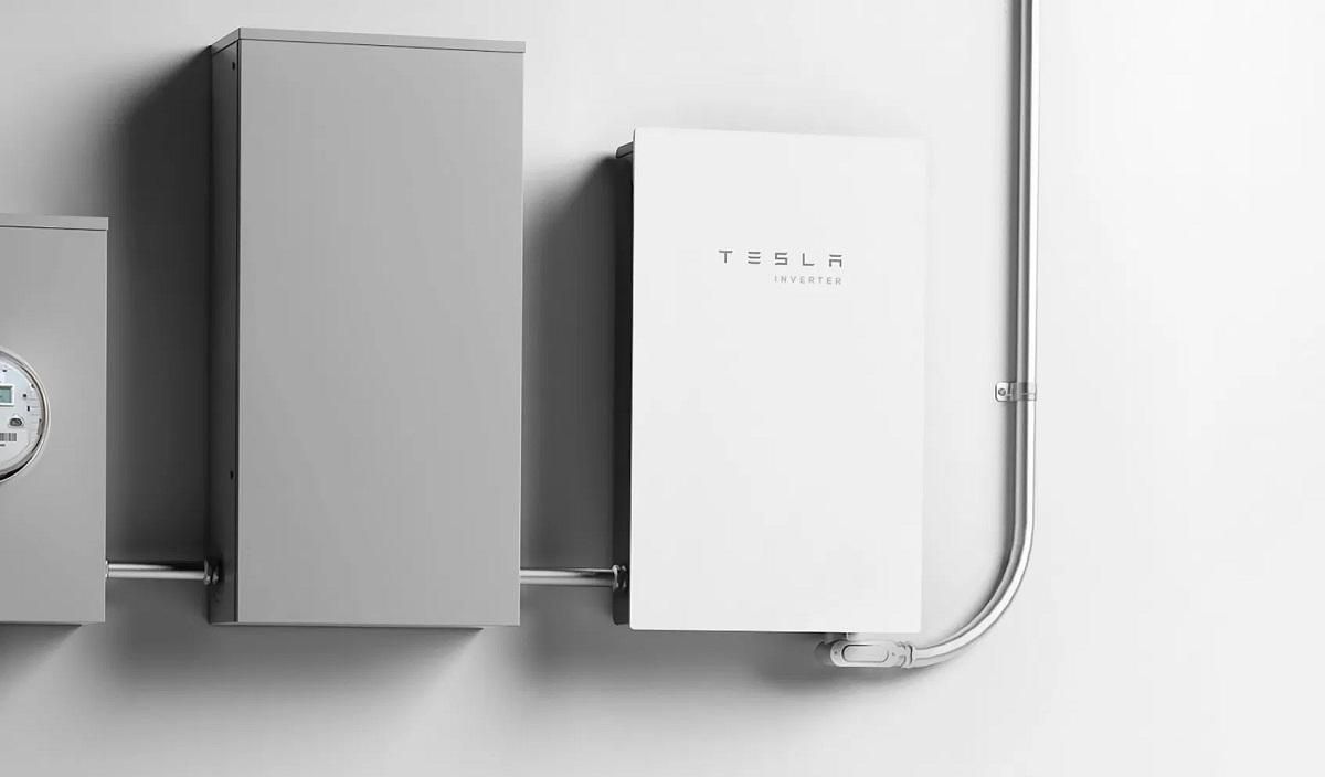 Tesla представила инвертор солнечной энергии для домашних хозяйств Tesla представила инвертор солнечной энергии для домашних хозяйств