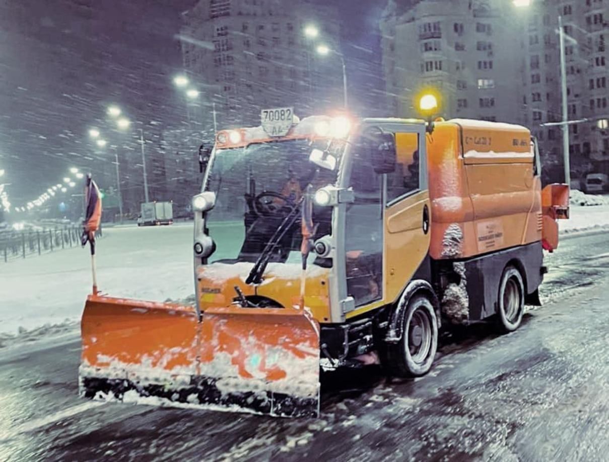 В Киеве составляют протоколы на предприятия за то, что не чистят снег