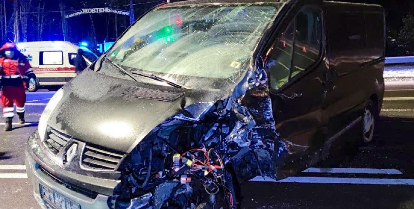 Под Киевом пьяный водитель врезался в авто с младенцем: фото Под Киевом пьяный водитель врезался в авто с младенцем: фото