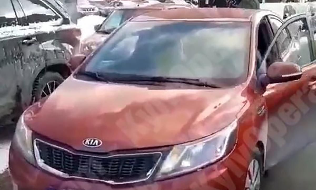 Розпилив газ у обличчя: у Києві чоловік накинувся на таксиста – відео Розпилив газ у обличчя: у Києві чоловік накинувся на таксиста – відео