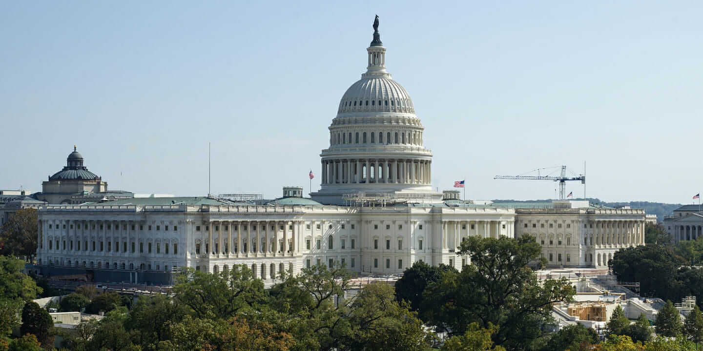 Біля Капітолію США затримали чоловіка зі зброєю та 500 патронами Біля Капітолію США затримали чоловіка зі зброєю та 500 патронами