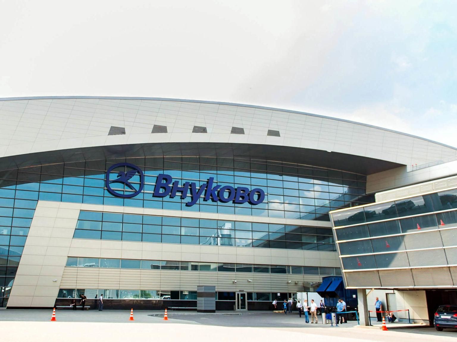 Повернення Навального: перші затримання в аеропорту Внуково Повернення Навального: перші затримання в аеропорту Внуково