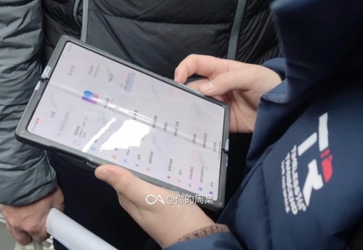 Гибкий смартфон от Xiaomi засветился на свежих фото - Техно 24 Гибкий смартфон от Xiaomi засветился на свежих фото - Техно 24