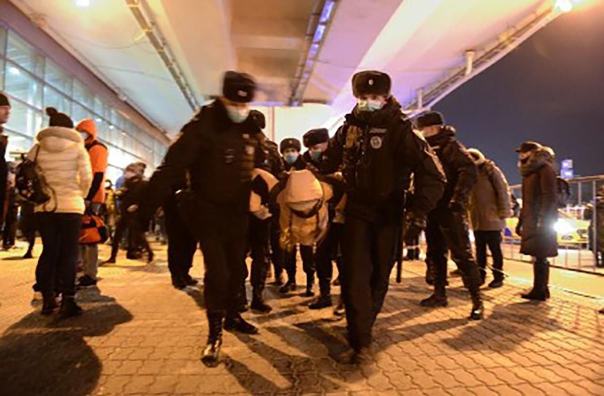 В аэропорту Внуково задержали 53 человек