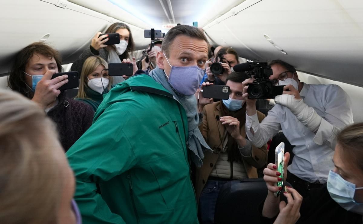 Працівники авіакомпанії знали про маневри з літаком Навального
