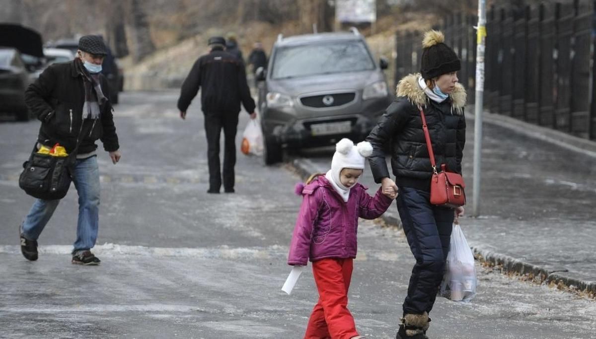Более 70 жителей Киева получили травмы из-за гололеда