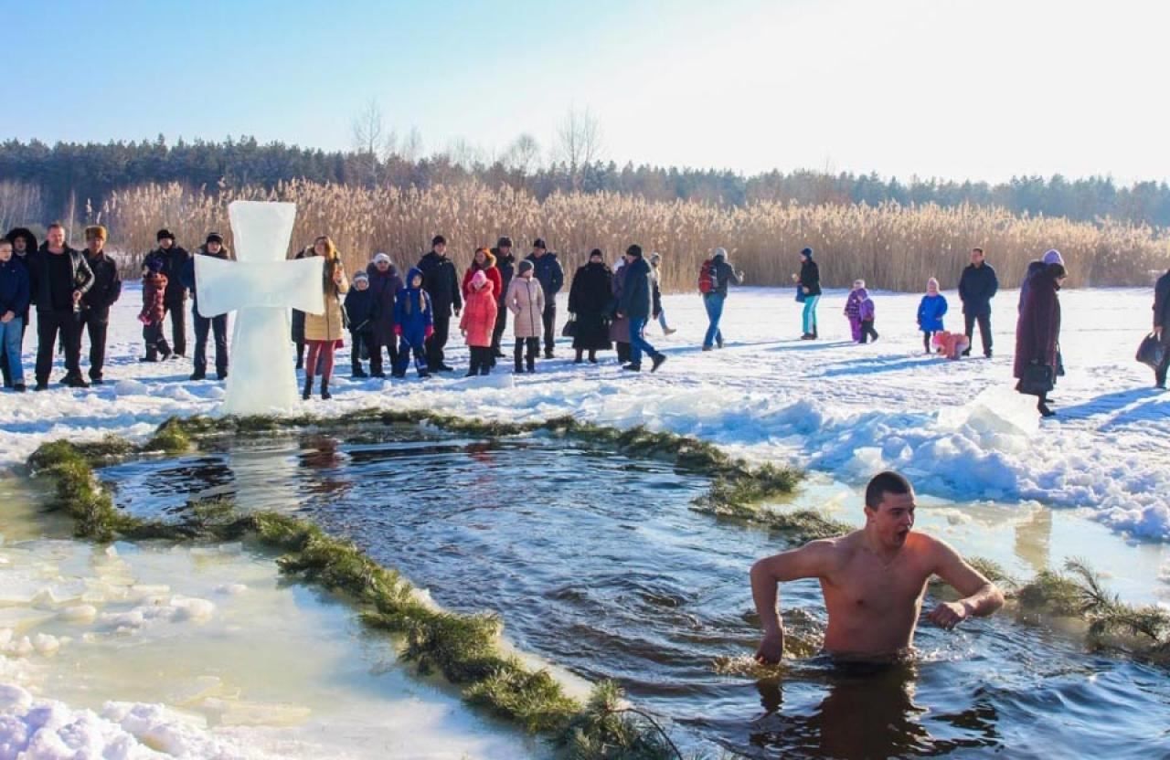 Чи змиває вода гріхи: ПЦУ про міфи щодо купання на Водохреще