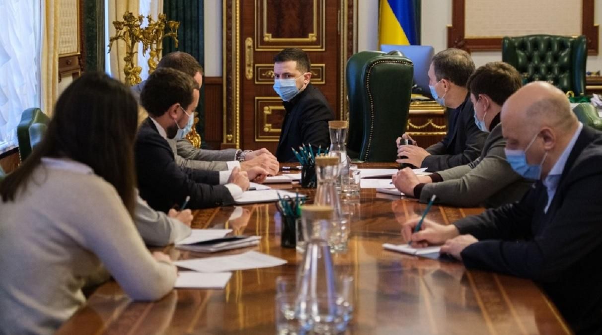 Люди мають чітко знати, коли почнеться вакцинація, – Зеленський Люди мають чітко знати, коли почнеться вакцинація, – Зеленський